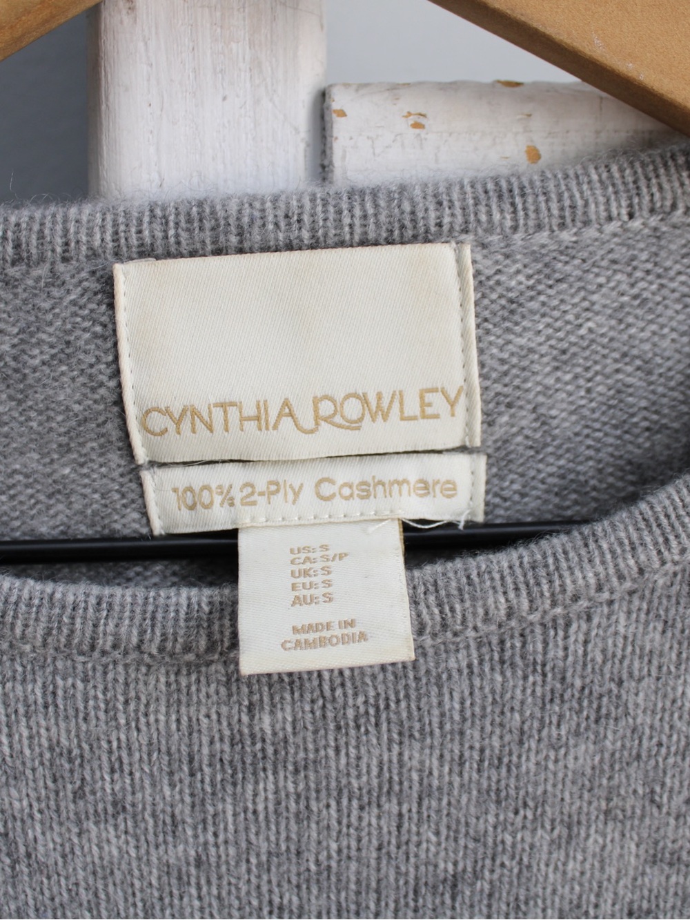 Cynthia Rowley Cashmere Gray Rainbow Stripe Crewneck Sweater Size Small - Picture 3 of 3